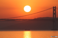 瀬戸大橋と夕陽