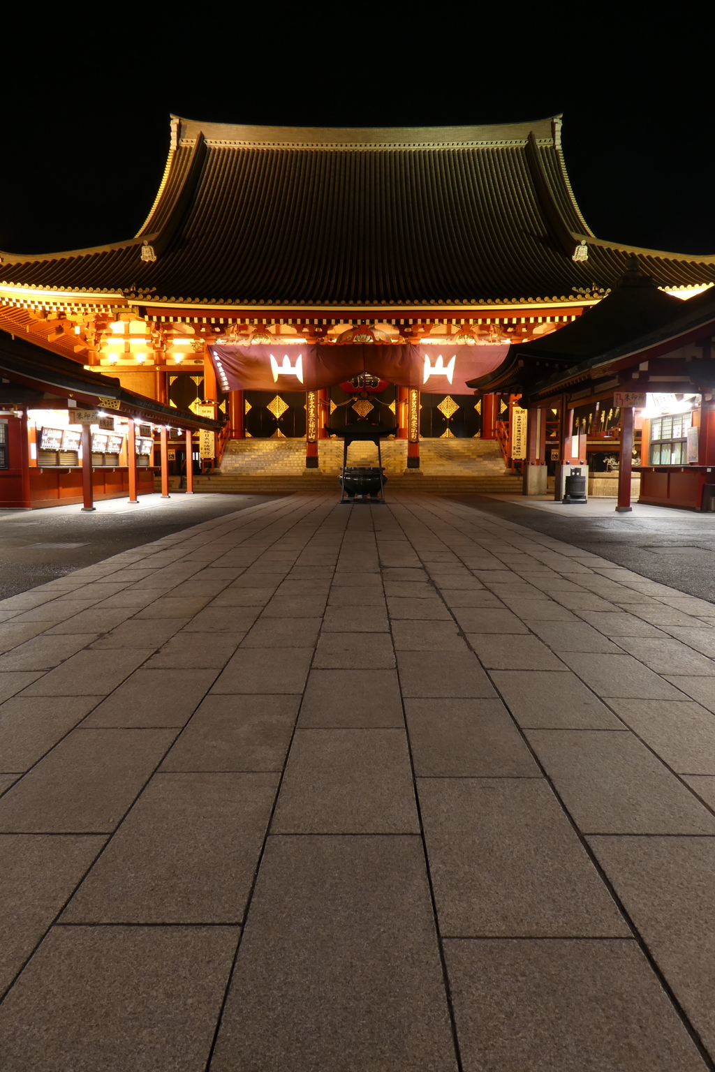 静寂の浅草寺
