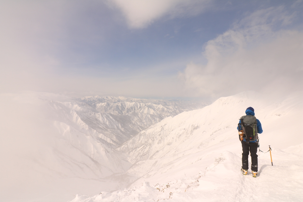 谷川岳　ガスの晴れ間に
