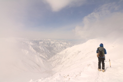 谷川岳　ガスの晴れ間に
