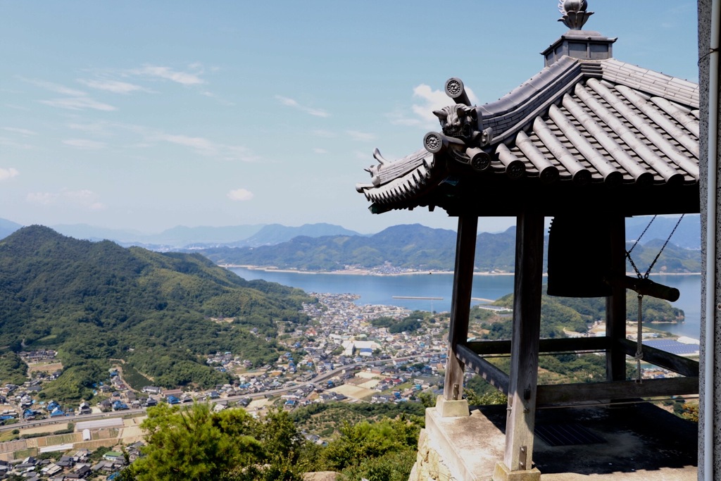 山上の寺院より