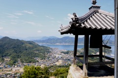 山上の寺院より