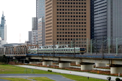 川崎駅を出る東海道線
