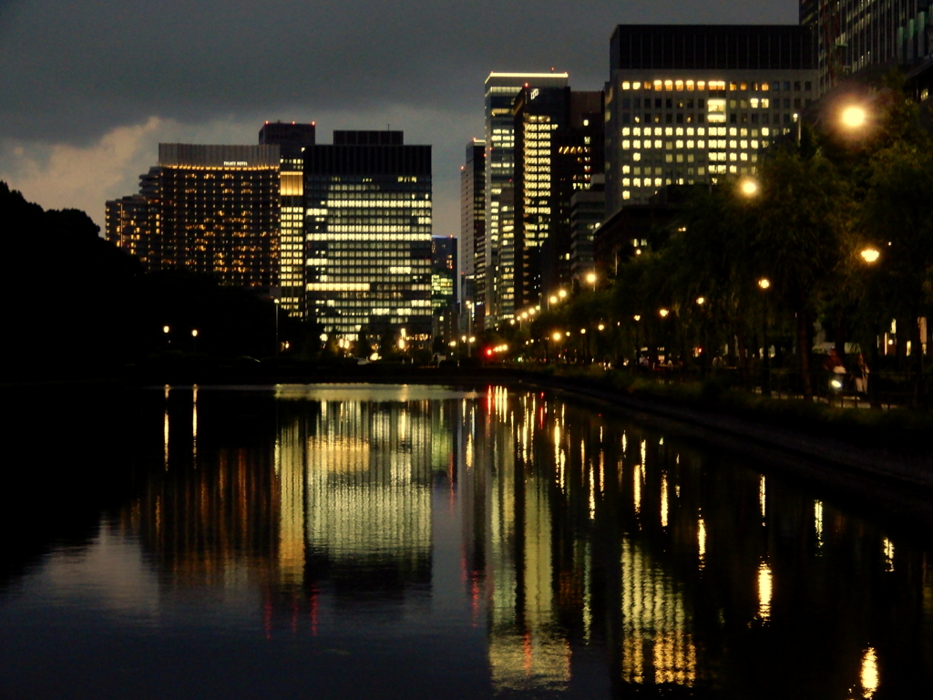 日比谷濠の夜景