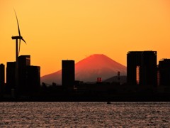 赤富士と風車