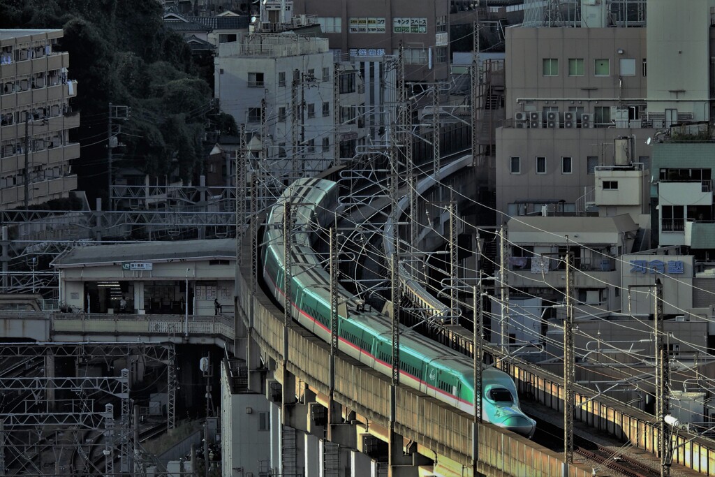 東十条駅を通過中