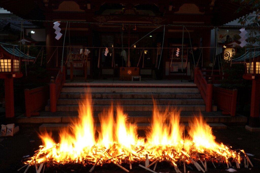 鎮火祭の炎