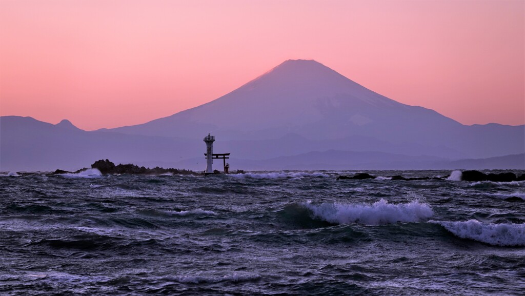 荒波と富士山