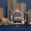晴海埠頭ターミナルビルと風媒銀乱