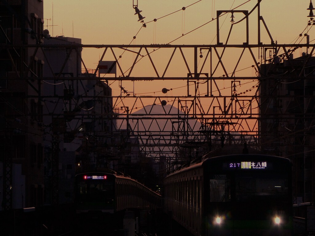 冬至の富士山と電車