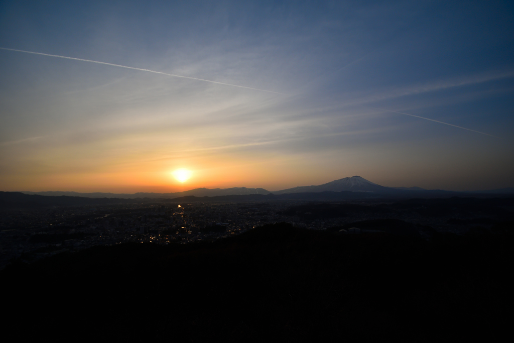 岩山から望む岩手山と盛岡の町