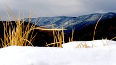 雪くもの山