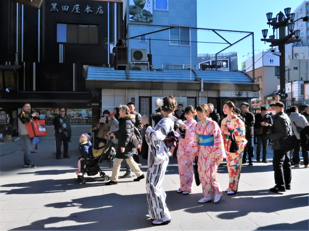 男性ギャラリーに囲まれて