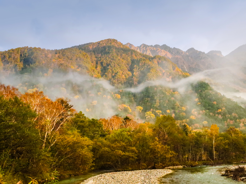 上高地の山々　朝霧