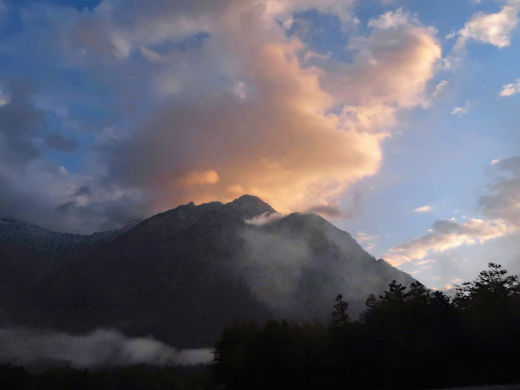上高地の山々　朝焼け２