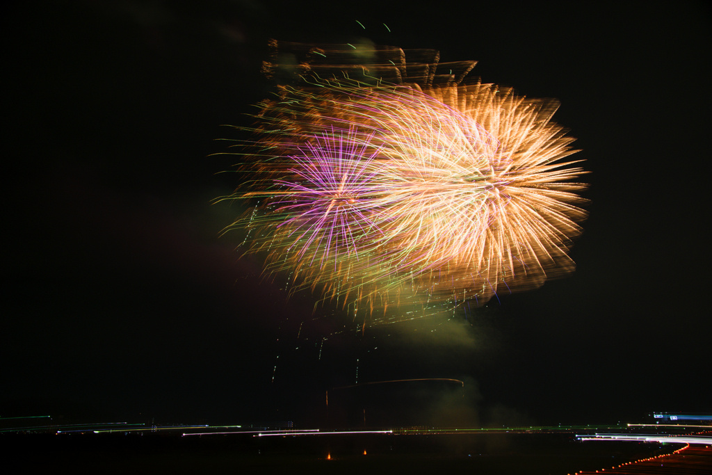 花火の流し撮り　２