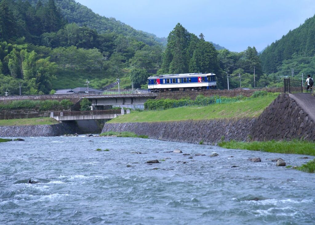 見送る君