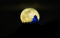 青城と月