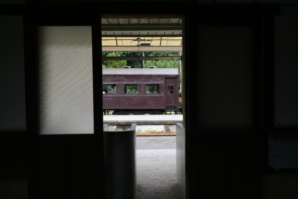 駅舎から