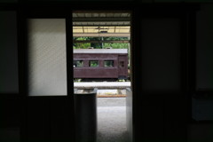 駅舎から