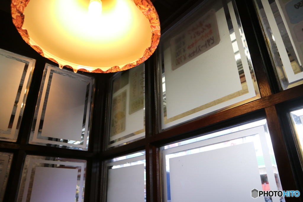 喫茶店の灯り