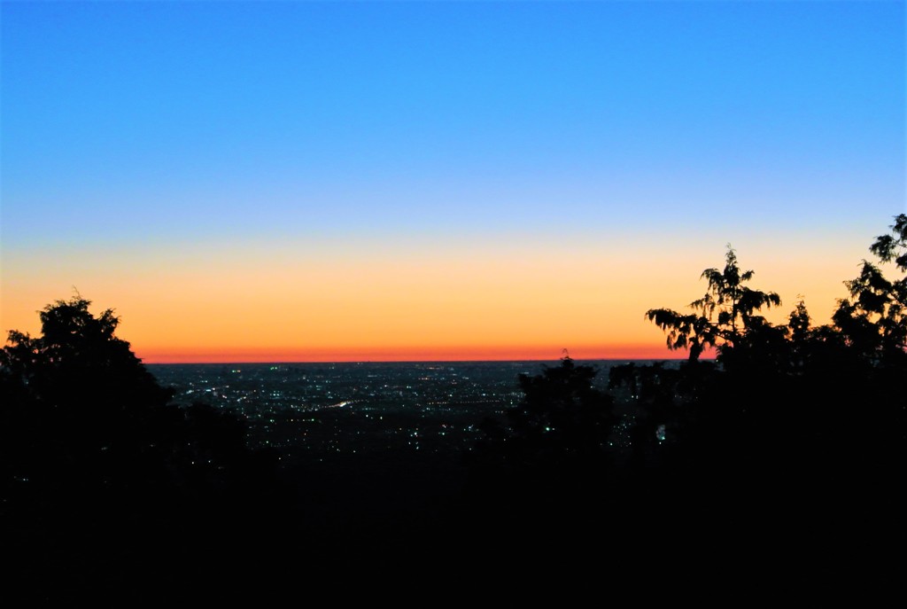 夜明け前の峠