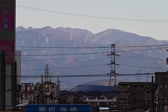 歩道橋上から・・青梅方面の峰とベルーナドーム
