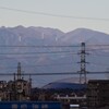 歩道橋上から・・青梅方面の峰とベルーナドーム
