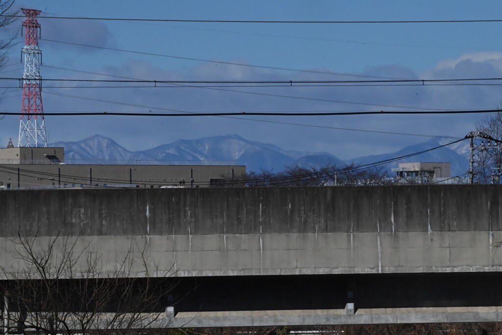 K川より・五日市、桧原村方面の峰々を望む