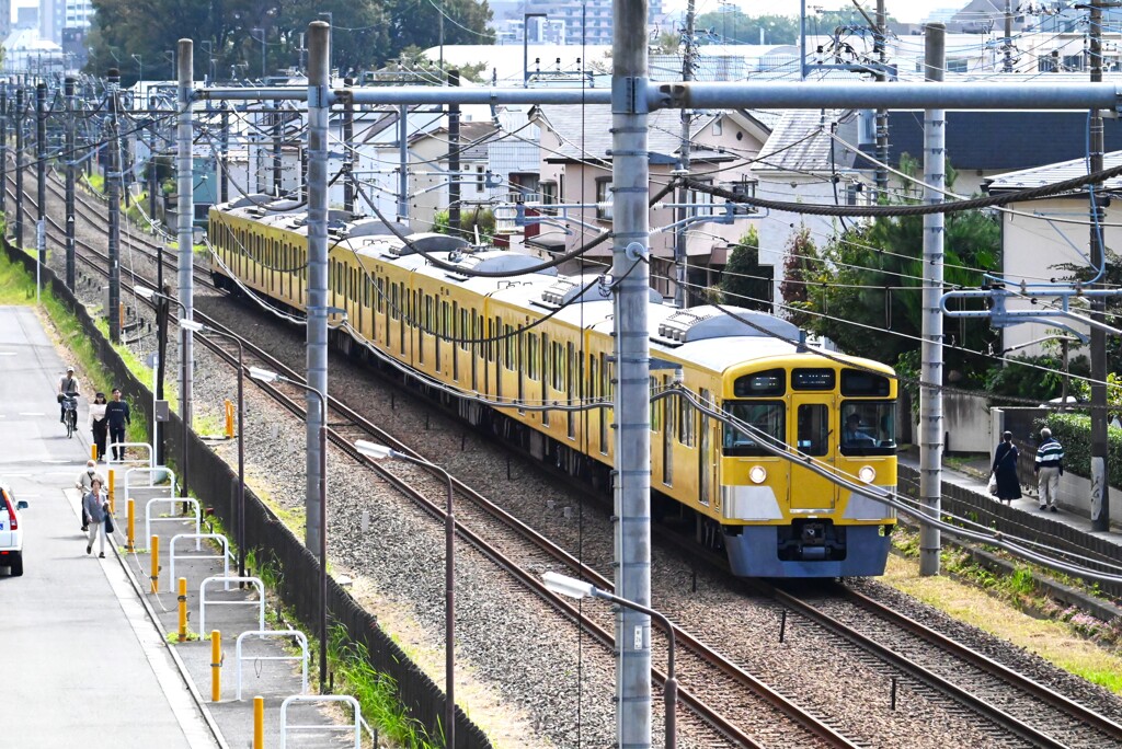 西武沿線・2000系走る