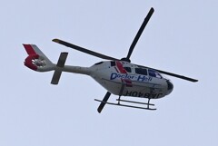 用水路上空・定刻通勤飛行のドクターヘリ