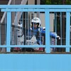 K川に架かる橋・張り込む白バイ
