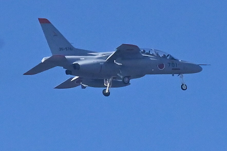 K川上空・自衛隊機（T-4練習機35－5701）