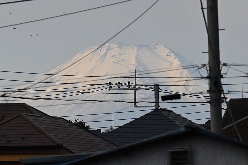 用水路・雪深くなってきた富士山