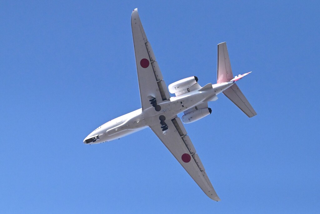 菜園から自衛隊機( U-680A)