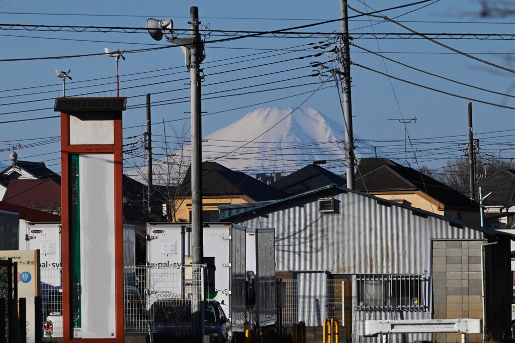 用水路沿道より富士山を望む