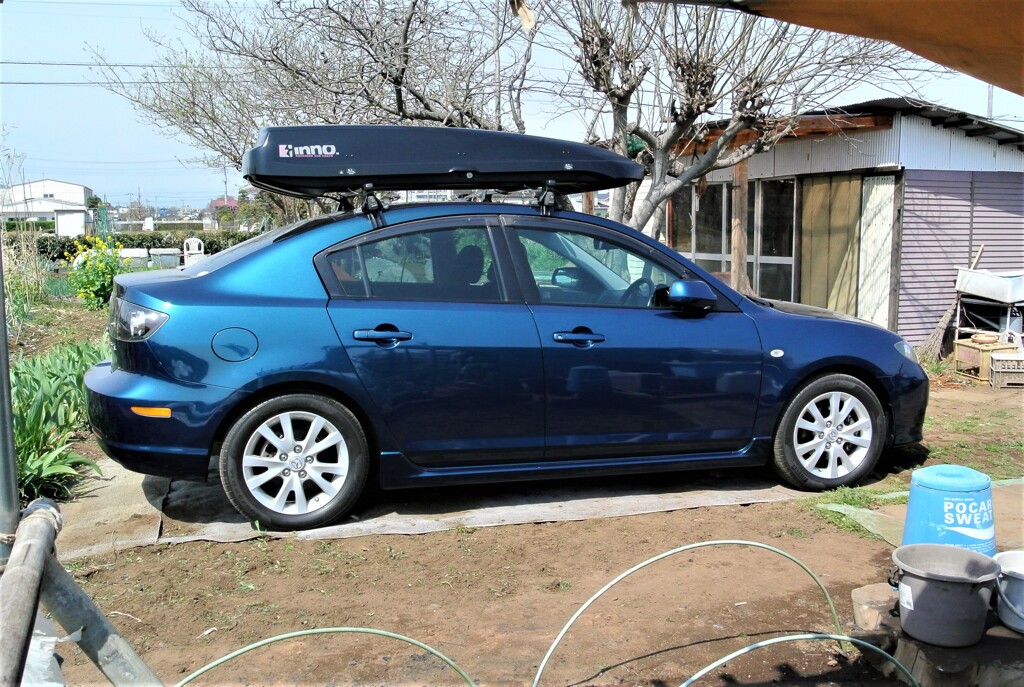 今度の菜園は小屋の真横に止められる