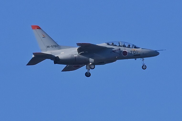 K川上空・自衛隊、T-4練習機35-5701