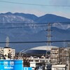 用水路入り口歩道橋・ベルーナドームと奥多摩方面の山々