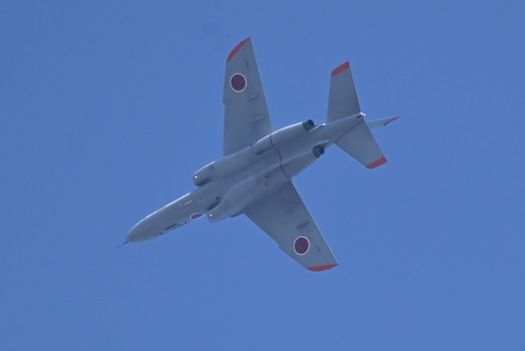 都内S川上空・T-4練習機