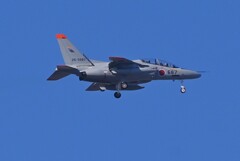 K川上空・自衛隊機（T-4練習機26－5687）