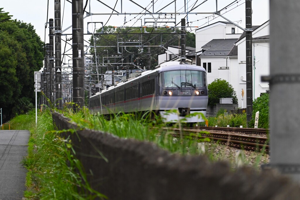 梅雨空沿線（レッドアロー小江戸号）