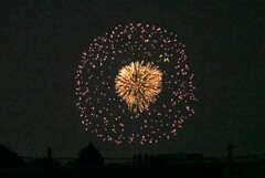 我が家のベランダより・荒川方面の花火 