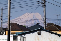 用水路・まだ真っ白の富士山