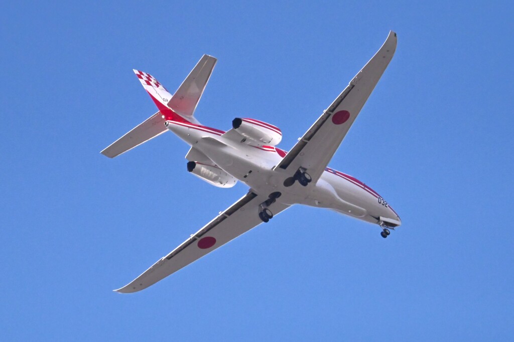 K川から見た航空機 ( U-680A)