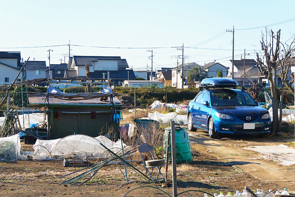菜園・道具小屋周辺と愛車