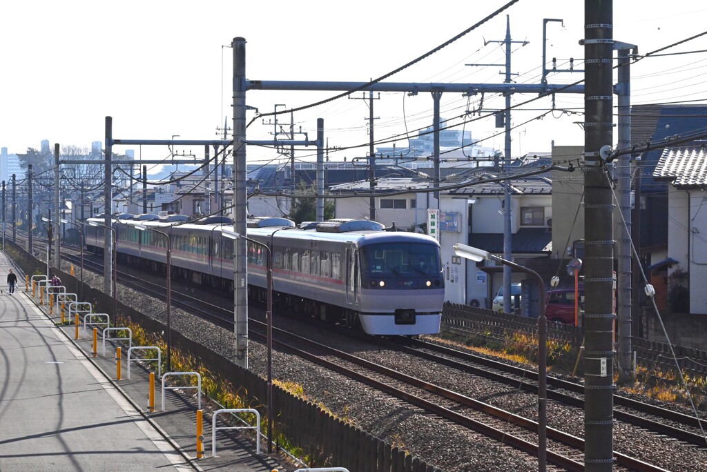 凍てつく沿線・小江戸号（10000系ニューレッドアロー）