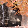 水車小屋の滝と紅葉