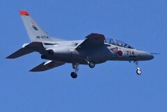 K川上空・自衛隊T-4練習機（46-5714）