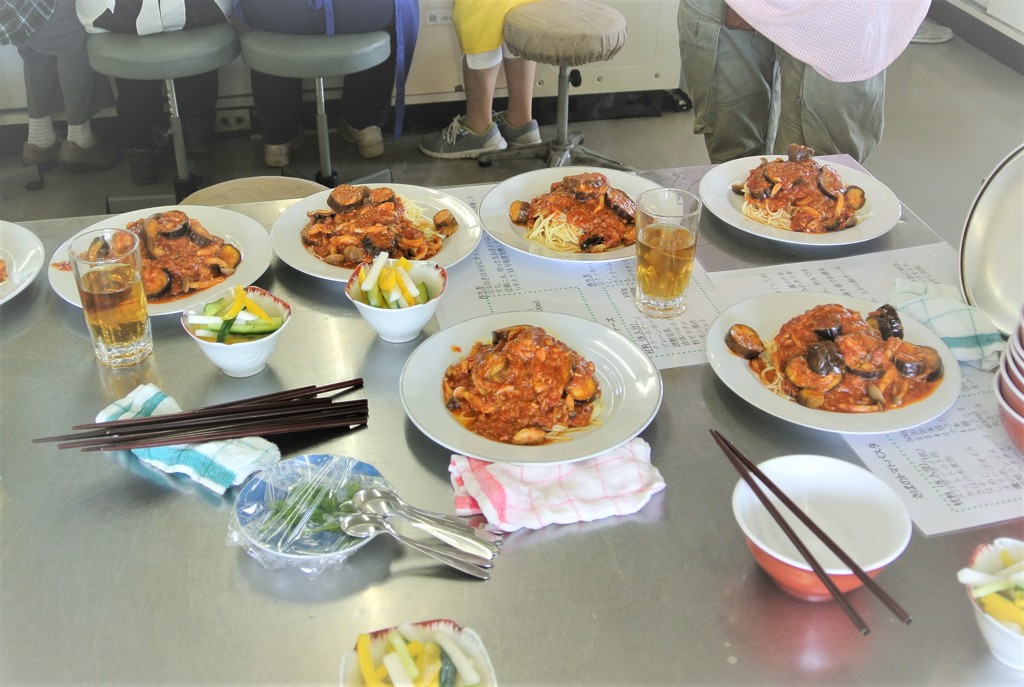 「クッキング実習」調理中１